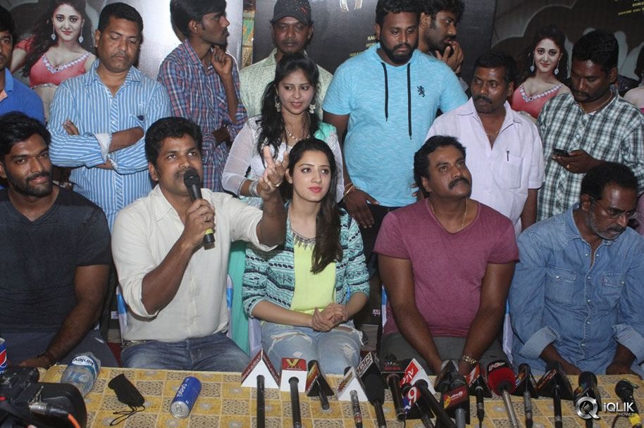 Eedu-Gold-Ehe-Movie-Team-At-CMR-Mall-In-Vizag